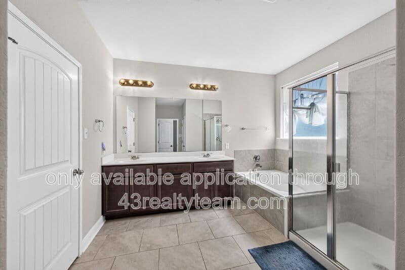 San Antonio House: 215 Rose Spoonbill