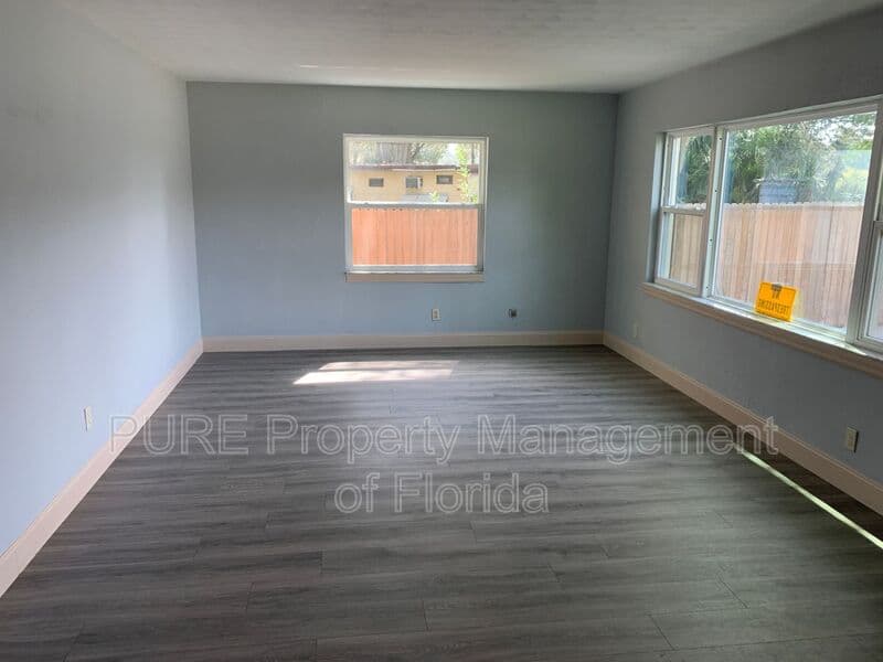 Silver Springs House: 5575 NE 30 St