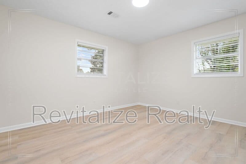 Gulfport House: 2531 W David Drive