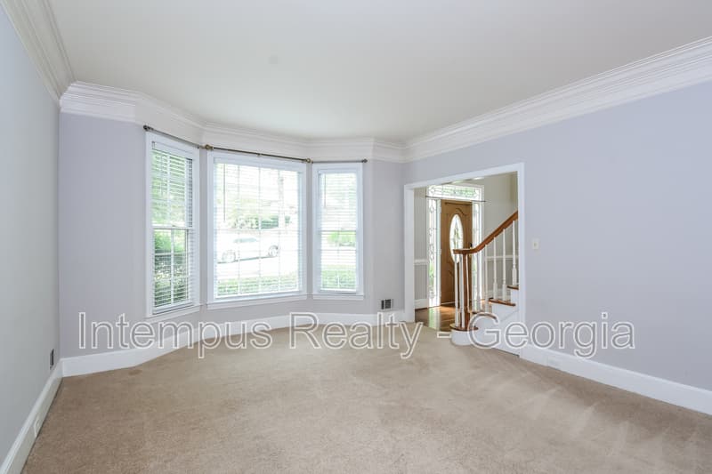 Roswell House: 330 Banyon Brook Pt