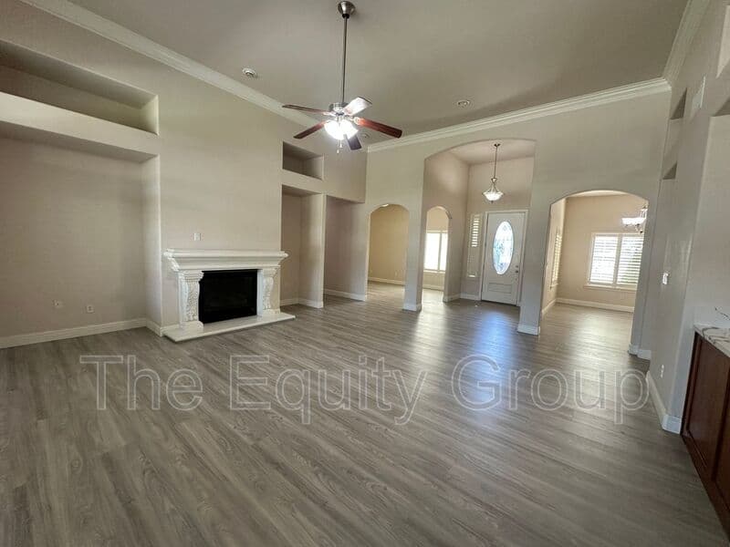 Visalia House: 239 North Preston St