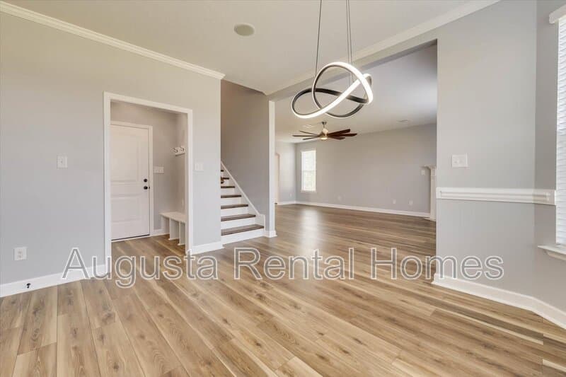 Augusta House: 1015 Rosland Circle