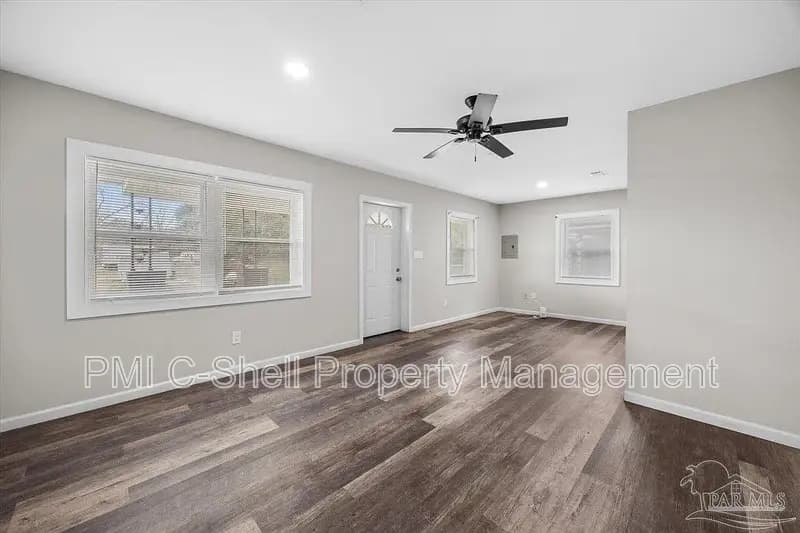Pensacola House: 3258 Peagler Plaza Rd