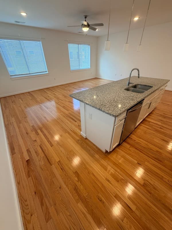 Richmond Condo: 1219 Bainbridge St