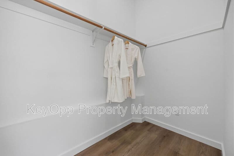 San Francisco Condo: 2730 23rd Street
