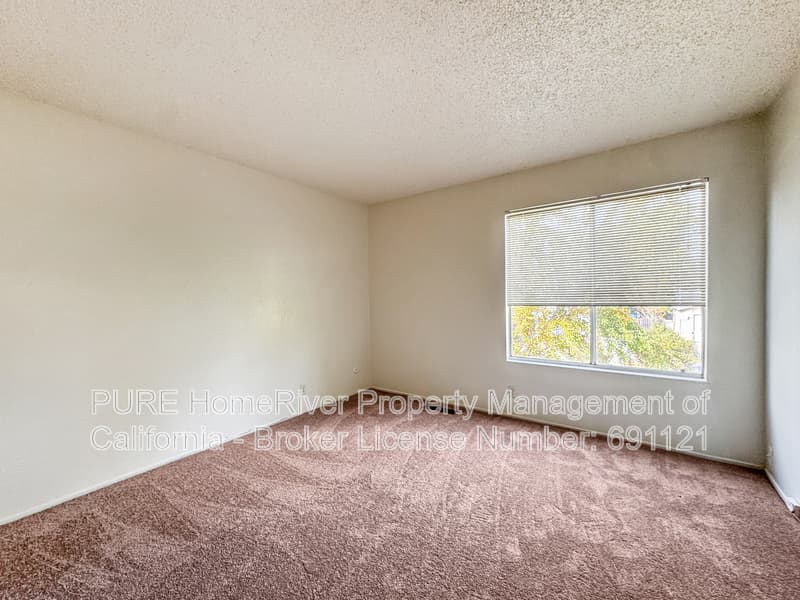 Sacramento House: 1510 Woodridge Oak Way