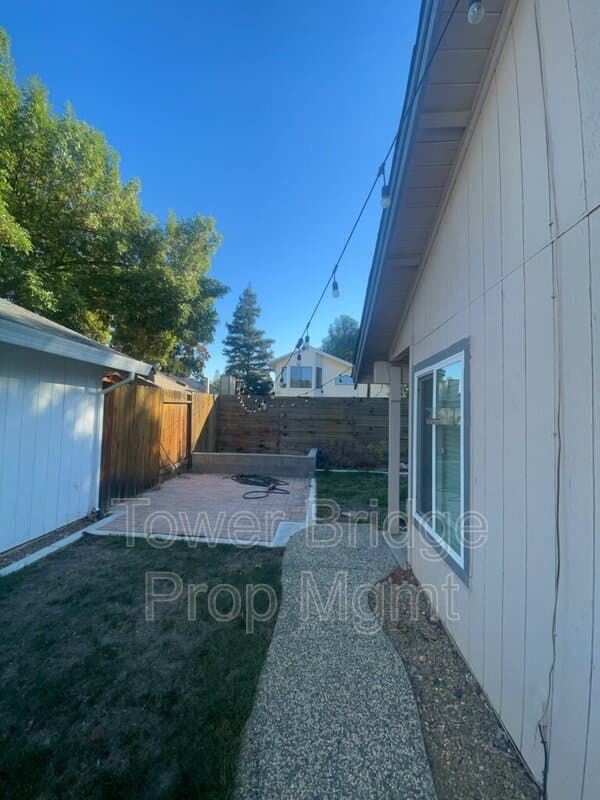 Elk Grove House: 7016 Plume Way