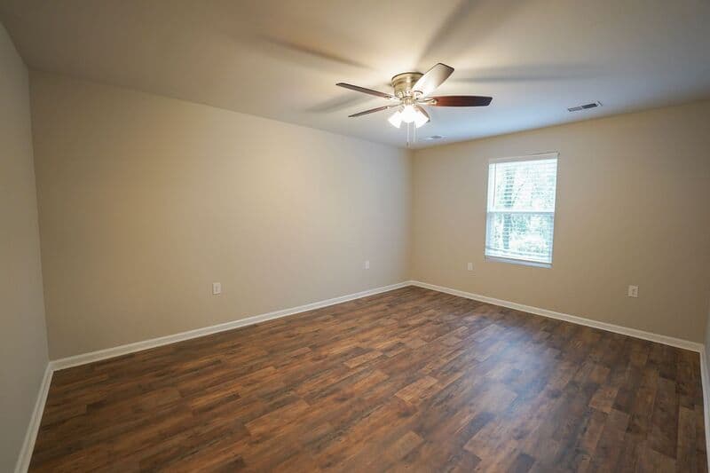 Midway House: 44 Sunrise Cir