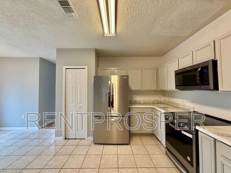 Kissimmee House: 677 Elbridge Dr