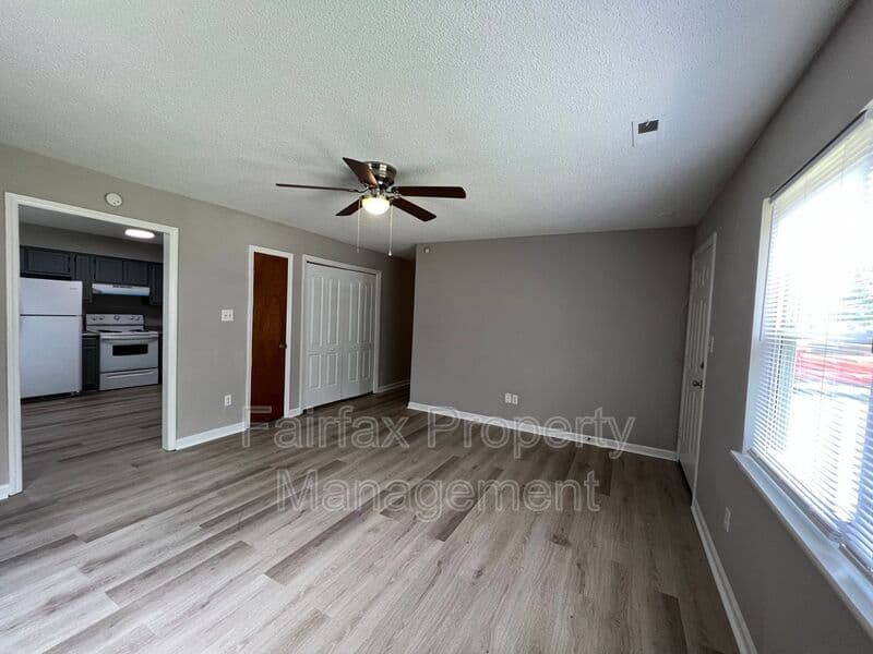 Durham House: 1117 Pecan Place