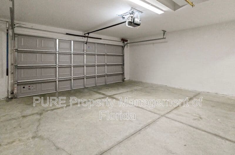 Ocala House: 11165 NW 7th Street