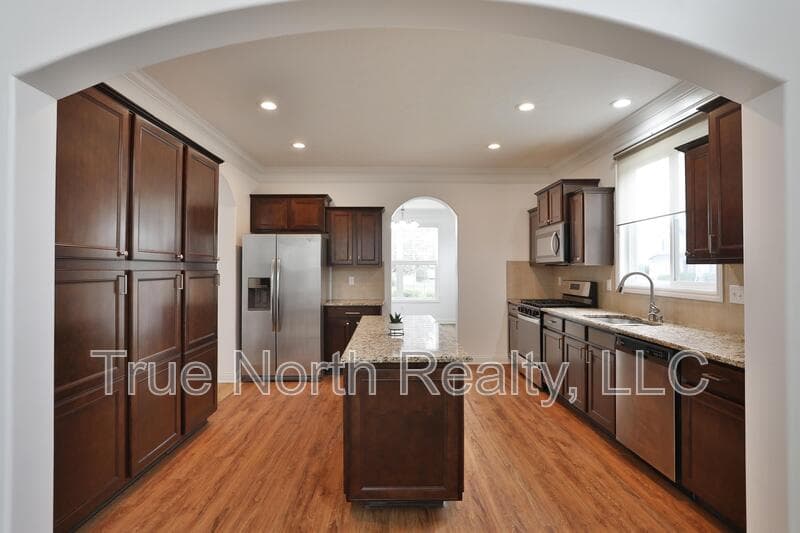 Lewis Center House: 319 Kastlekove Drive