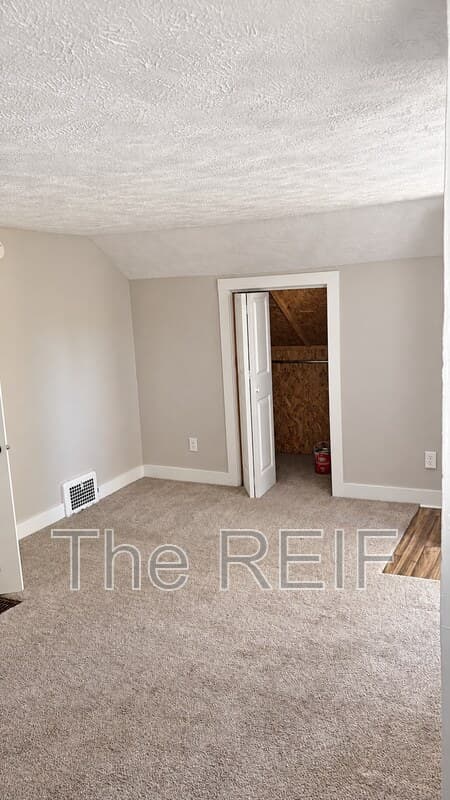 Lansing Condo: 513 North Magnolia Avenue 2nd Floor