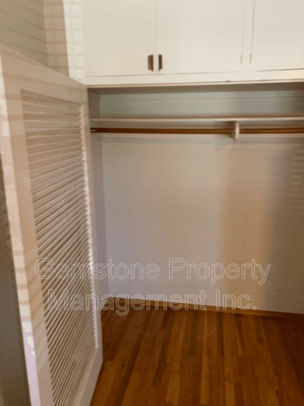 San Diego House: 4947 63rd St