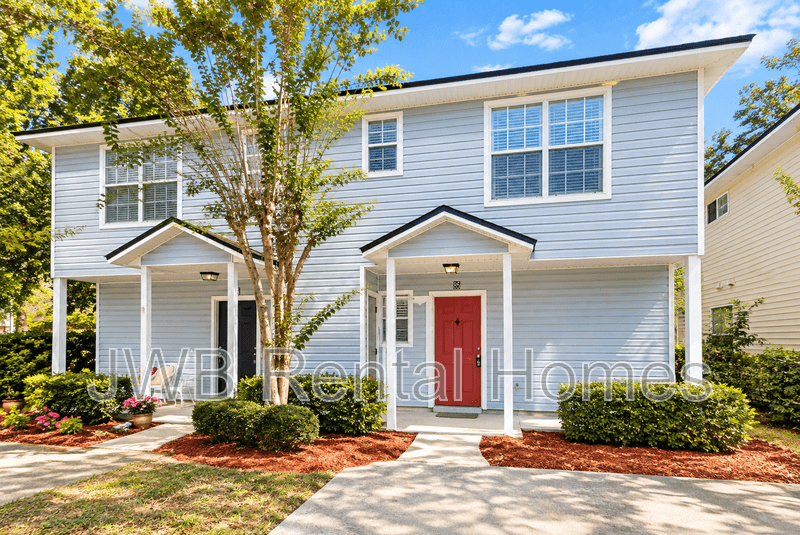 Jacksonville Townhome: 85 5th St W