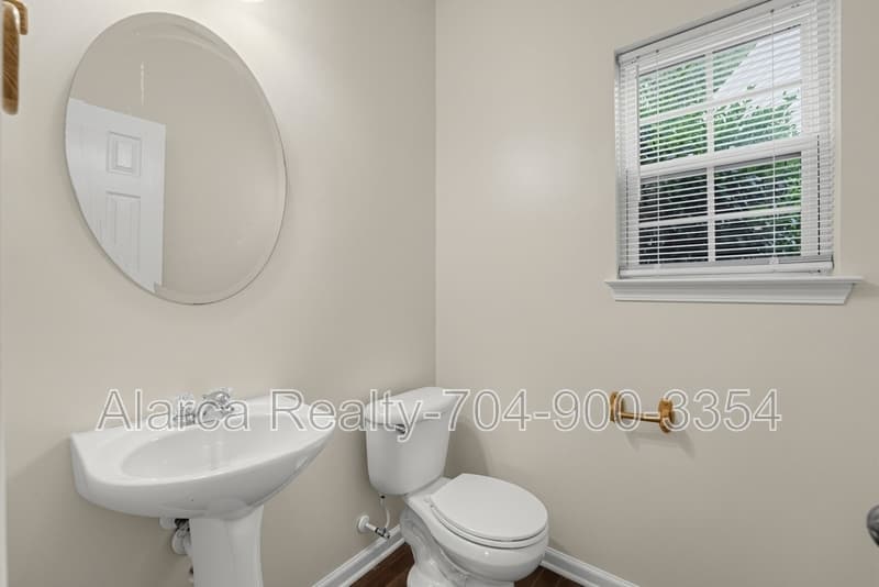Charlotte House: 9926 Barrands Ln