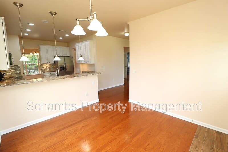 Raleigh House: 12554 Honeychurch St