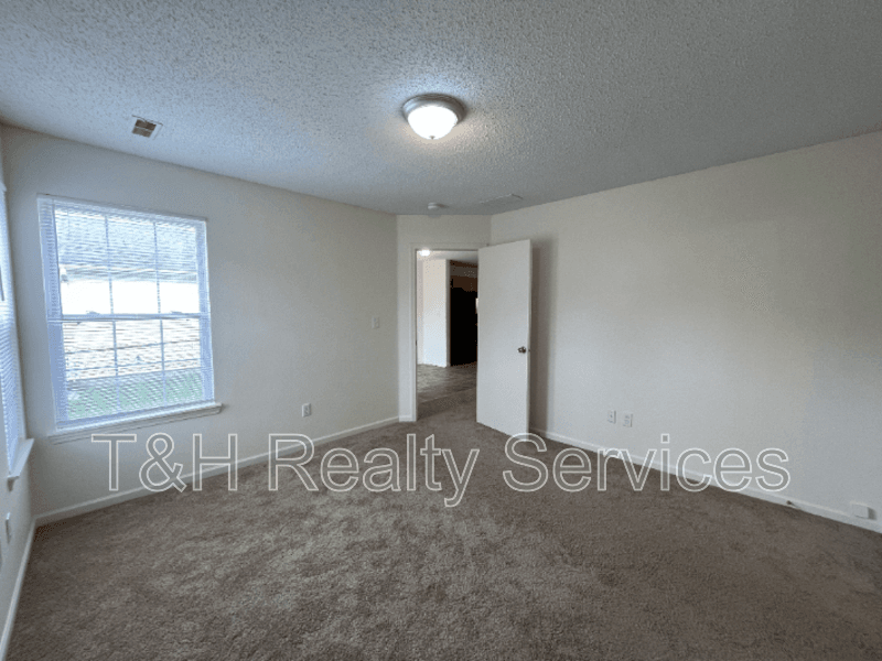 Indianapolis House: 4210 Village Trace Boulevard
