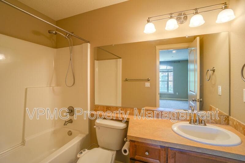 Vancouver Townhome: 16910 Southeast 41st Circle