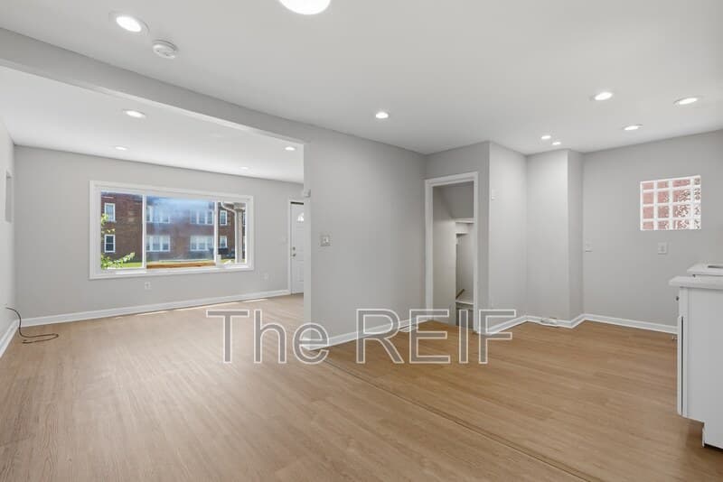 Detroit House: 14732 Woodmont Ave