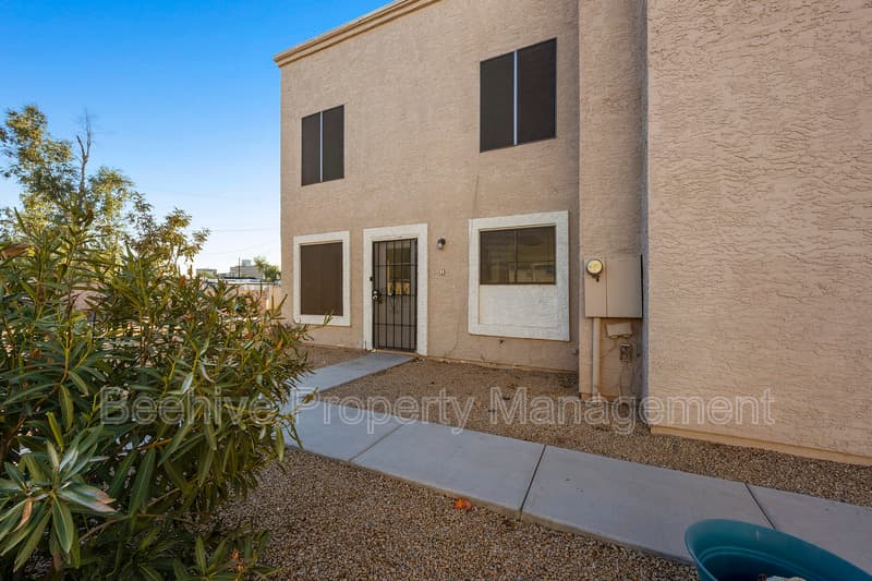 Phoenix House: 2732 E Culver St