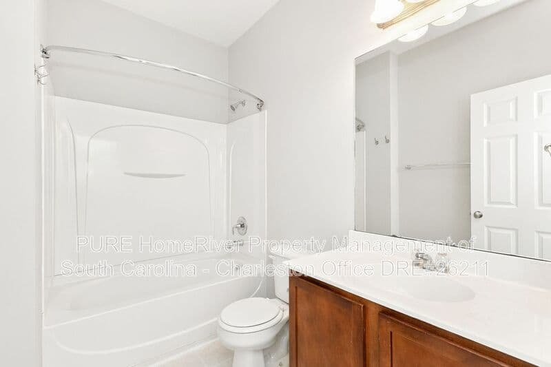 Summerville House: 207 Summer View Rd