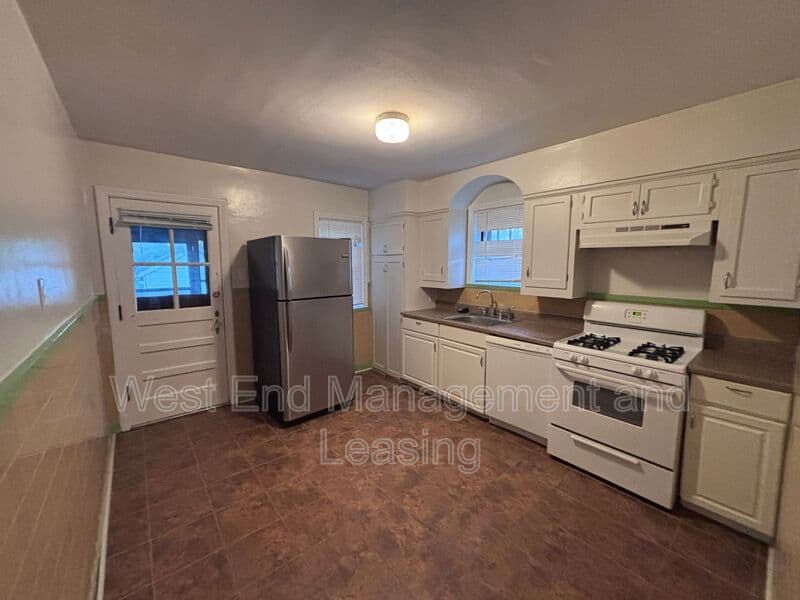 Saint Louis House: 6401 Pernod Ave