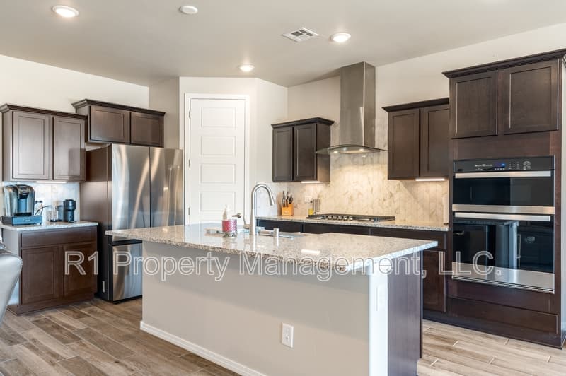 Los Lunas House: 3771 Santa Fe Trail