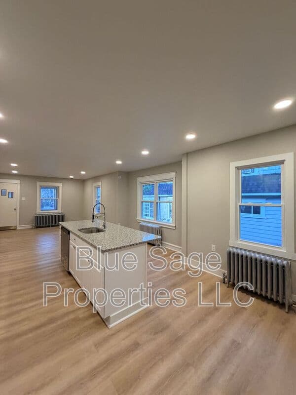 Prospect Park House: 611 11th St