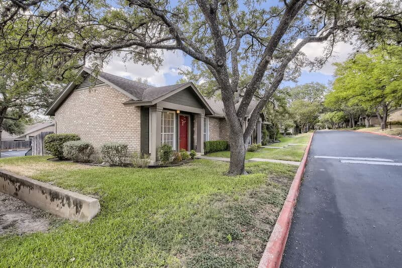 Austin Condo: 1015 E Yager Ln