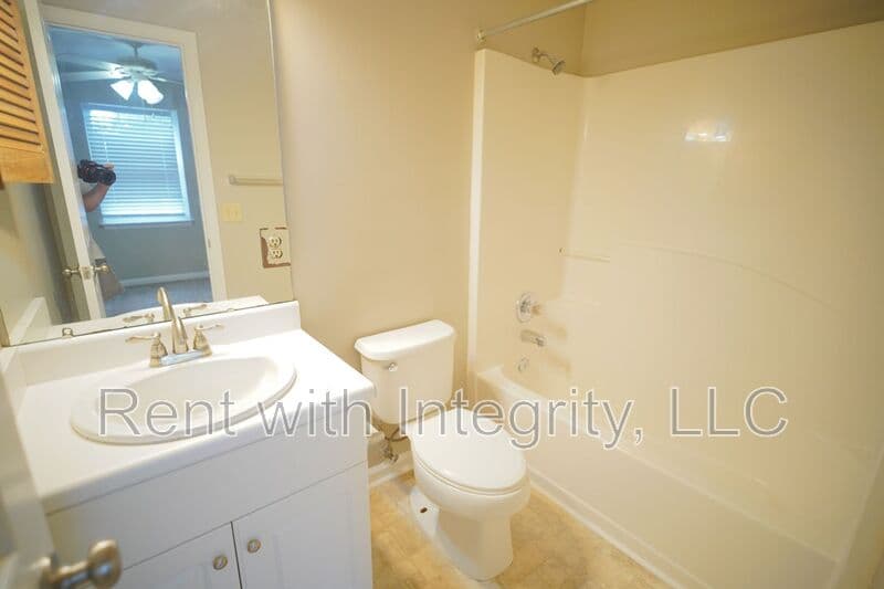 Tallahassee House: 2414 Manzanita Court