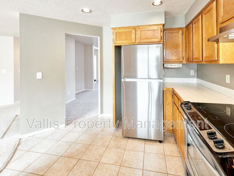 Salem House: 5877 Cobalt Loop Southeast