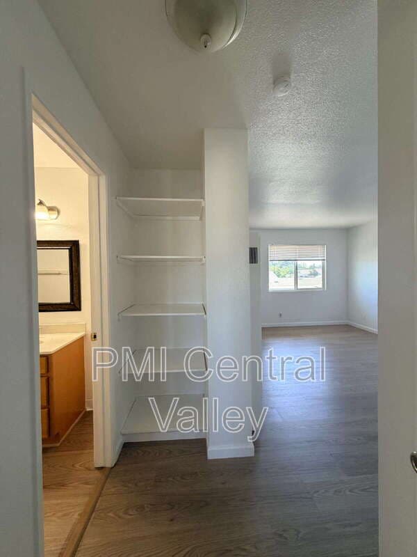 Manteca Condo: 111 North Walnut Avenue