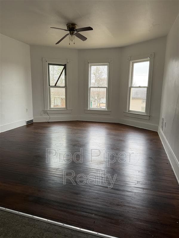 Freeport Condo: 534 1/2 E Wyandotte St
