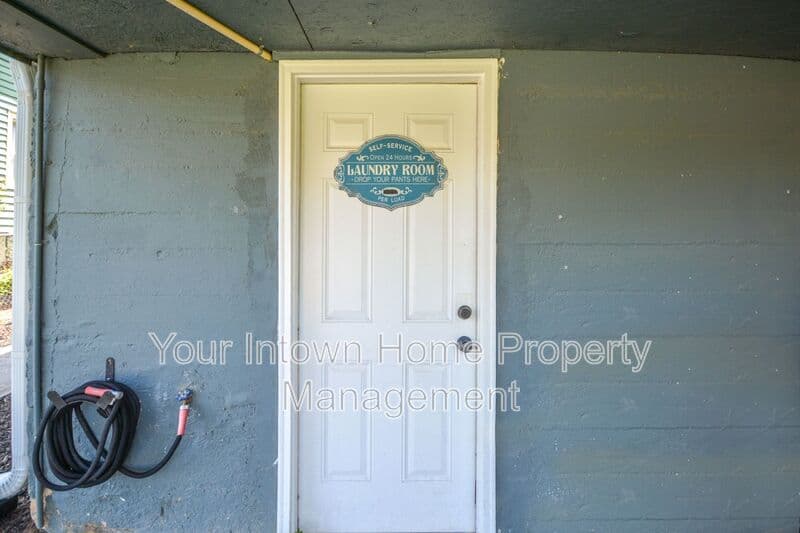 Atlanta House: 959 Dill Ave SW