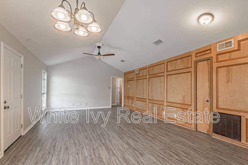 Huntsville House: 610 Normal Park Dr