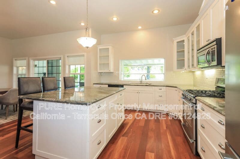 Murrieta House: 36475 Avenida La Cresta