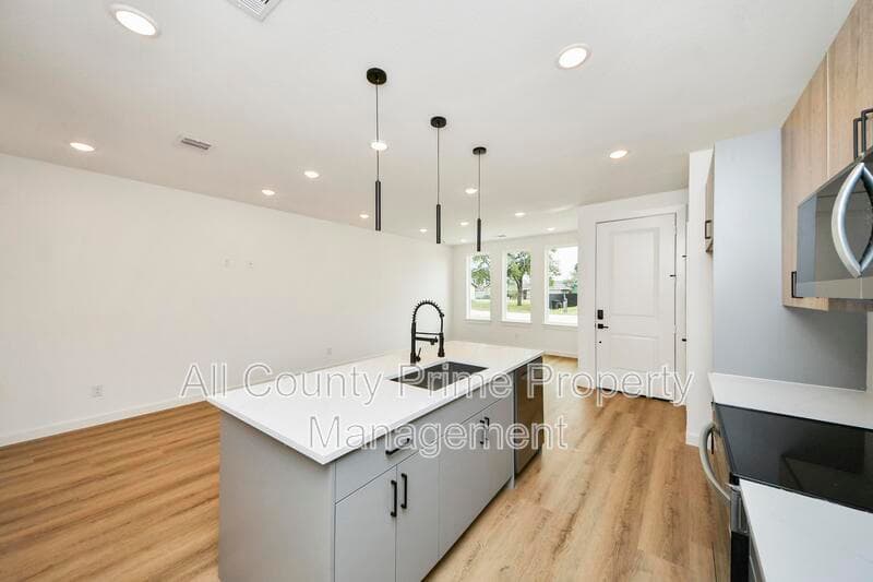 Houston Condo: 5201 Fairchild St