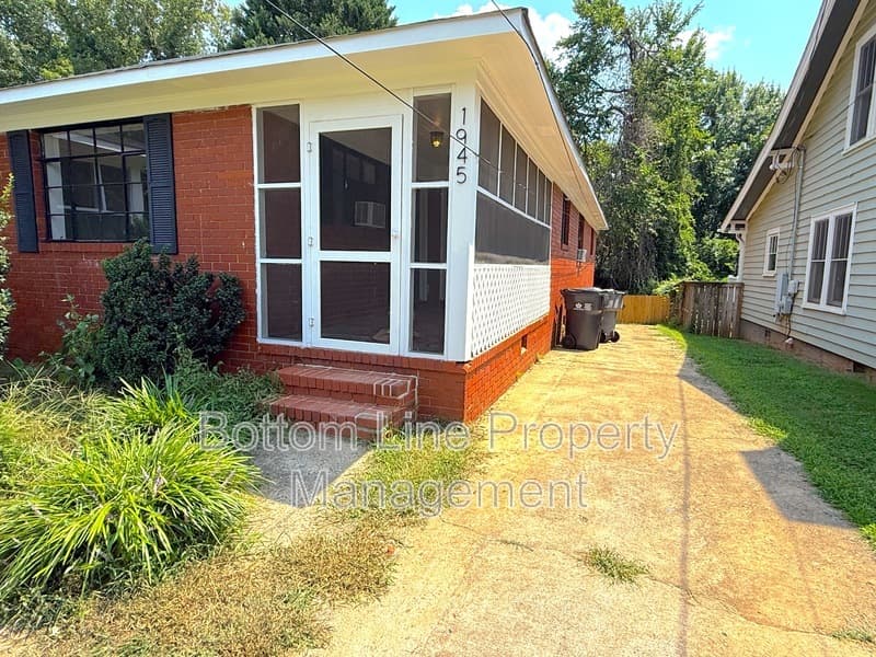 Charlotte Condo: 1945 Woodcrest Ave