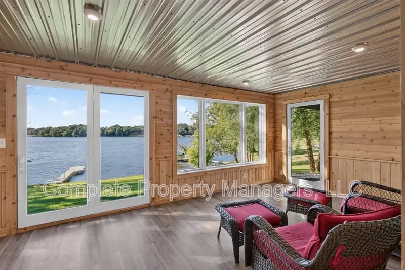 New Richland House: 23619 180th Street