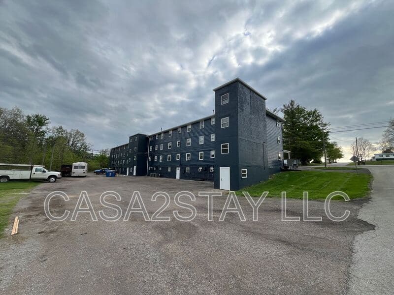 Radcliff Condo: 1404 S Wilson Rd