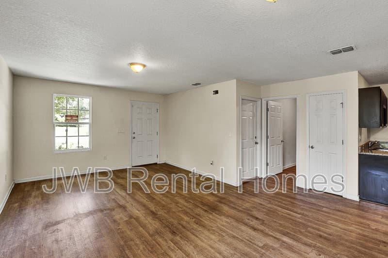 Jacksonville House: 7952 Dekle Ave