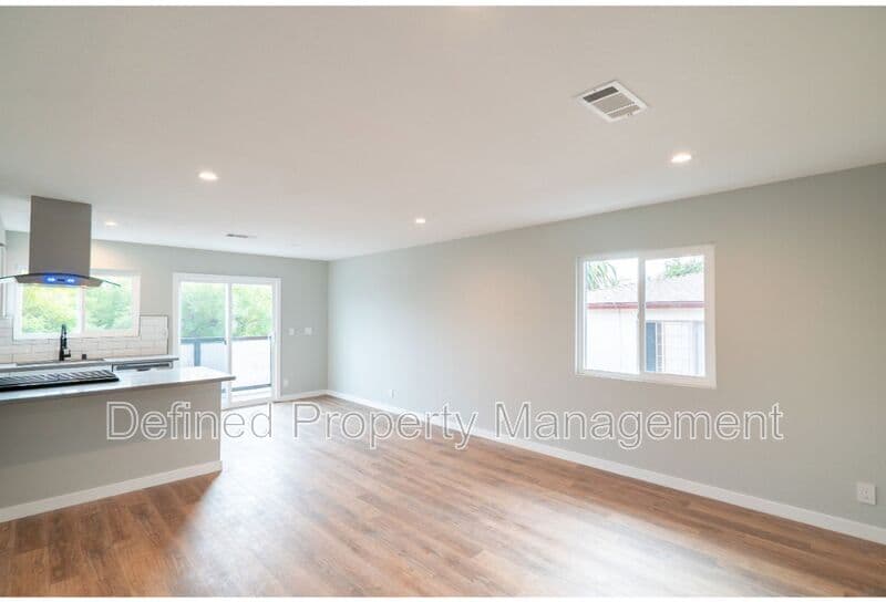 Los Angeles Condo: 5847 Willoughby Avenue