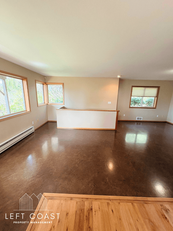 Waldport House: 7205 Southwest Burl Drive