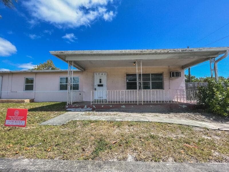 Saint Petersburg Condo: 5742 9th Avenue North - 1/2