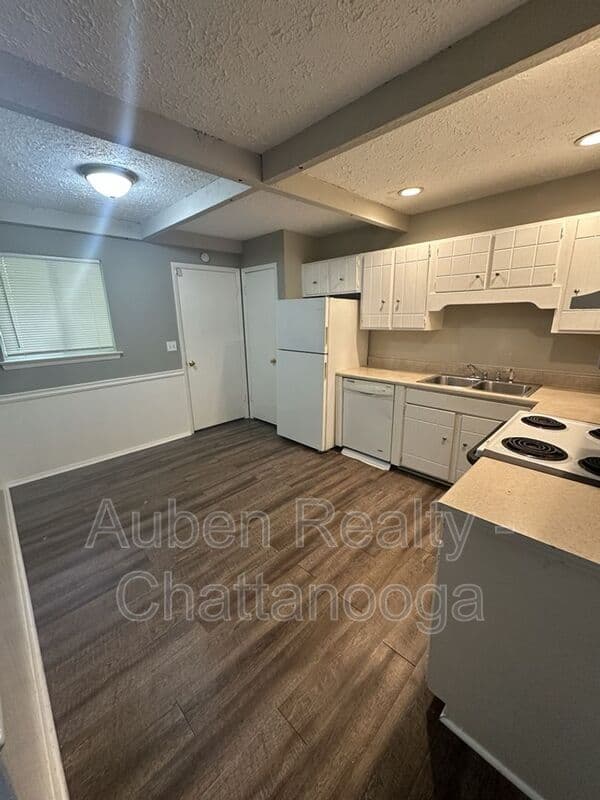 Hisxon Condo: 809 Forest Dale Lane