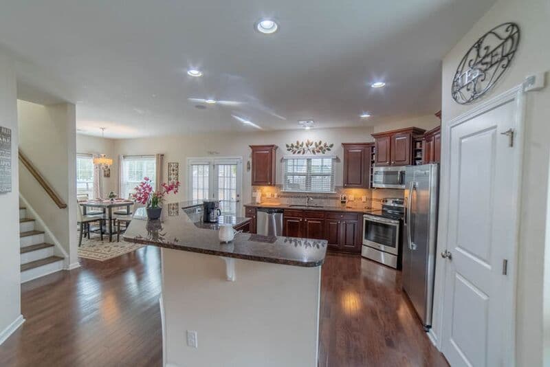 Pooler House: 341 Casey Dr