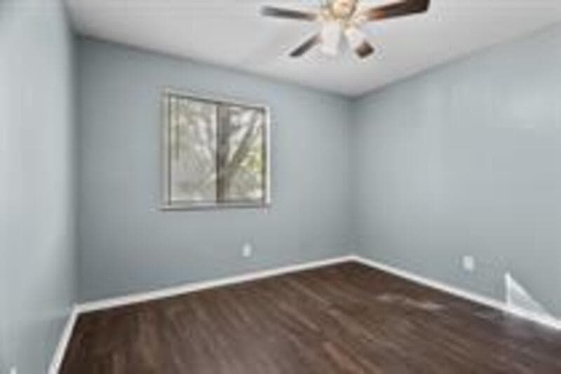 Lee's Summit Condo: 5 NW O'Brien Rd - 16