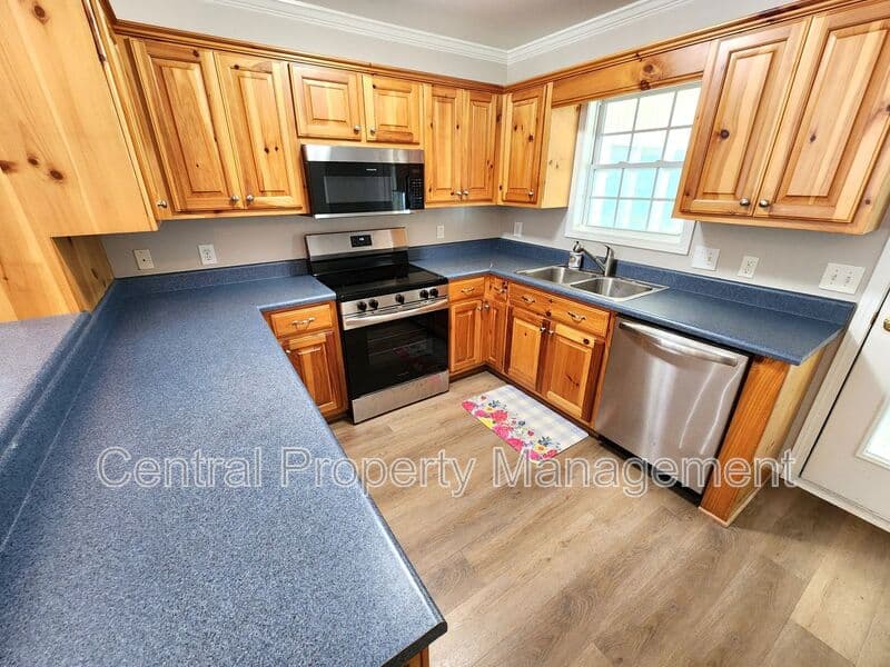 Moore House: 303 Rexford Drive