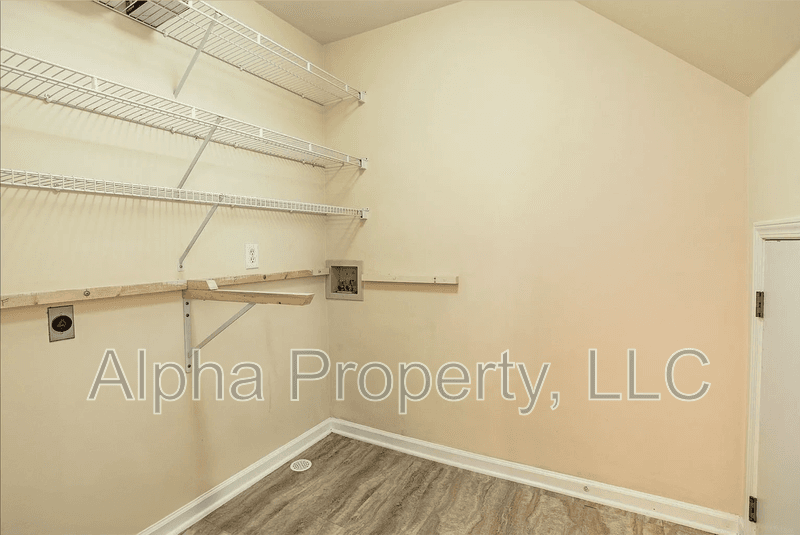 Greer House: 209 Birchleaf Ln